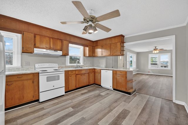 2749 Huntsville Hwy, Fayetteville, TN 37334