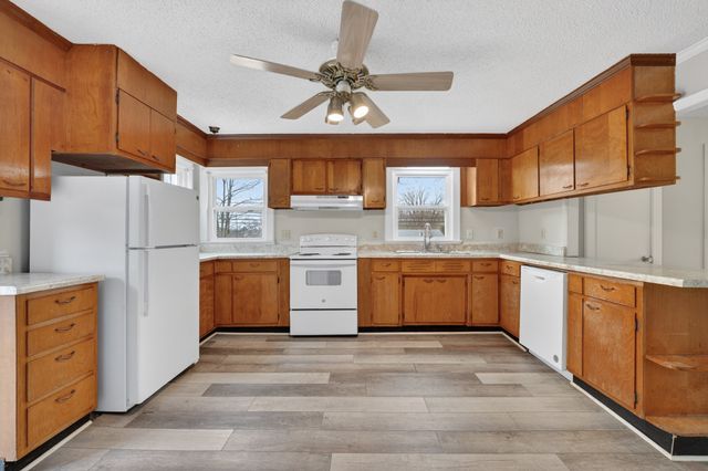 2749 Huntsville Hwy, Fayetteville, TN 37334