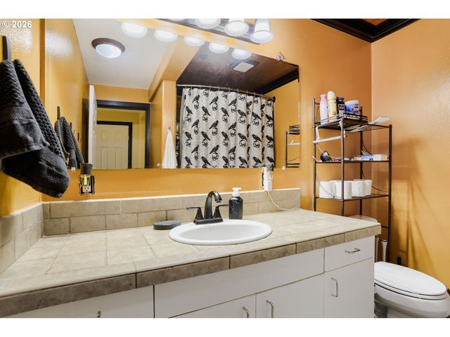 7817 Se STRAWBERRY Ln, Milwaukie, OR 97267