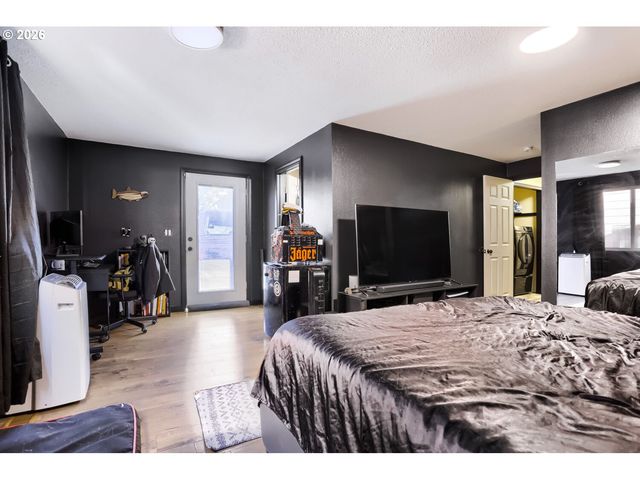 7817 Se STRAWBERRY Ln, Milwaukie, OR 97267