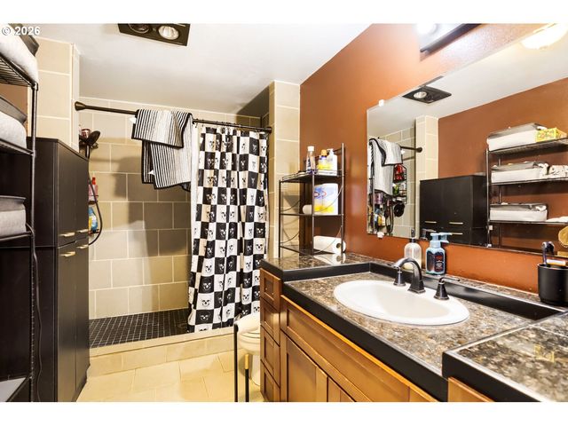 7817 Se STRAWBERRY Ln, Milwaukie, OR 97267