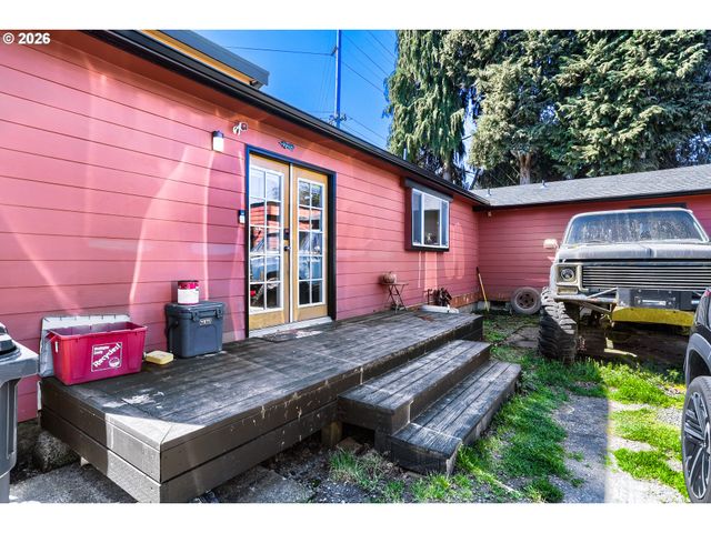 7817 Se STRAWBERRY Ln, Milwaukie, OR 97267