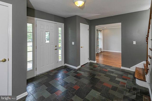 21 SLEEPY HOLLOW LN, Belle Mead, NJ 08502