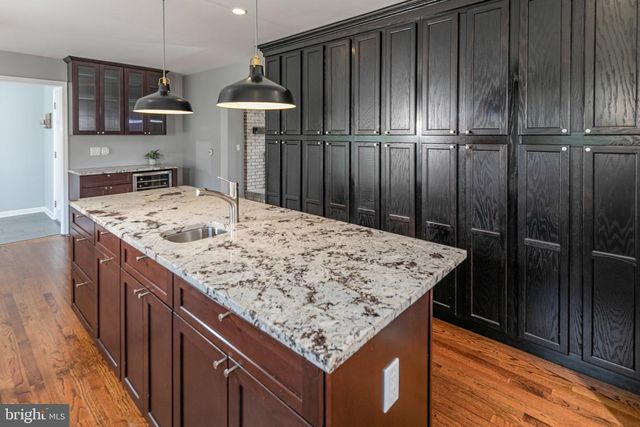 21 SLEEPY HOLLOW LN, Belle Mead, NJ 08502