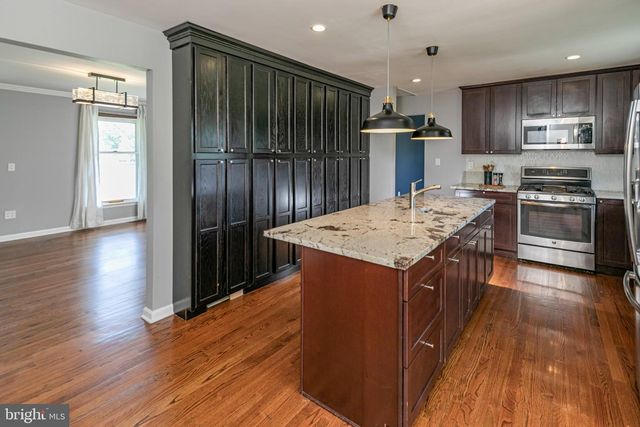 21 SLEEPY HOLLOW LN, Belle Mead, NJ 08502