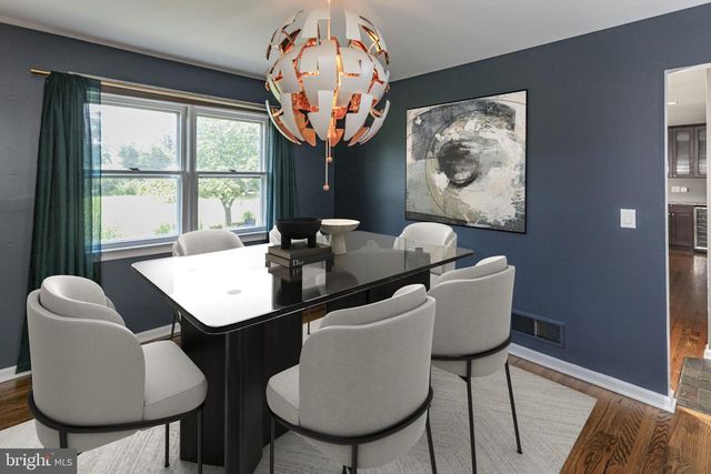 21 SLEEPY HOLLOW LN, Belle Mead, NJ 08502