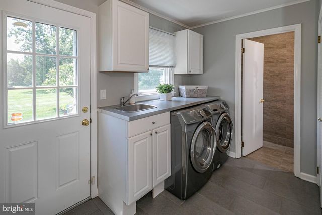 21 SLEEPY HOLLOW LN, Belle Mead, NJ 08502