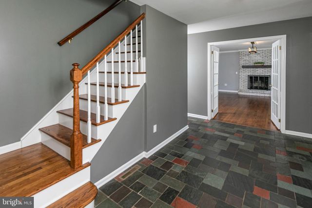 21 SLEEPY HOLLOW LN, Belle Mead, NJ 08502