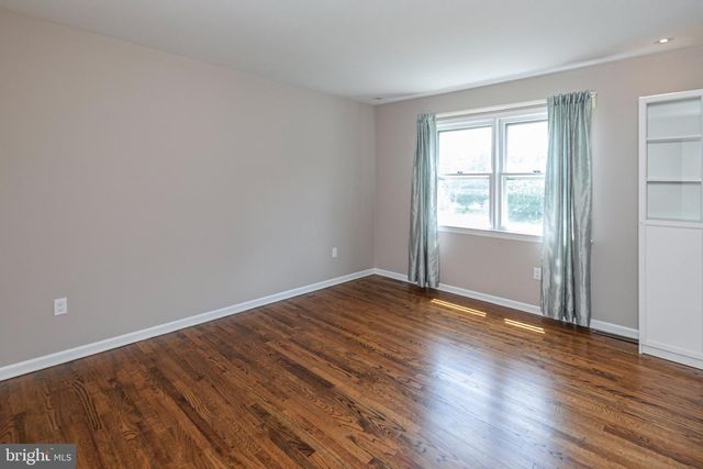 21 SLEEPY HOLLOW LN, Belle Mead, NJ 08502