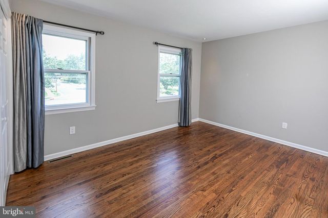21 SLEEPY HOLLOW LN, Belle Mead, NJ 08502