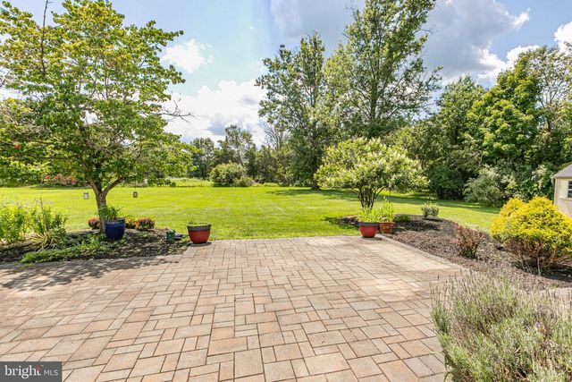 21 SLEEPY HOLLOW LN, Belle Mead, NJ 08502