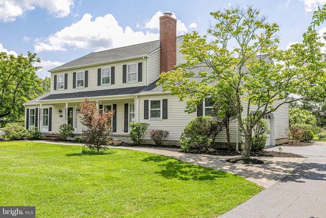 21 SLEEPY HOLLOW LN, Belle Mead, NJ 08502