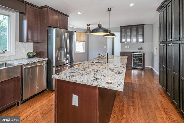 21 SLEEPY HOLLOW LN, Belle Mead, NJ 08502