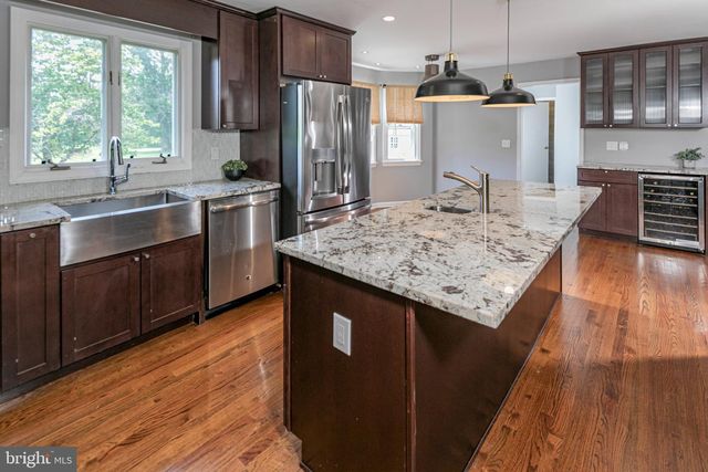 21 SLEEPY HOLLOW LN, Belle Mead, NJ 08502