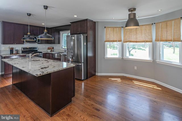 21 SLEEPY HOLLOW LN, Belle Mead, NJ 08502