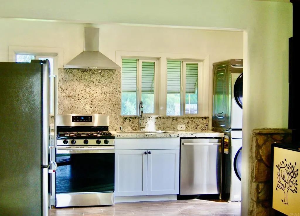 1028 Prospect Place A, Vista, CA 92081