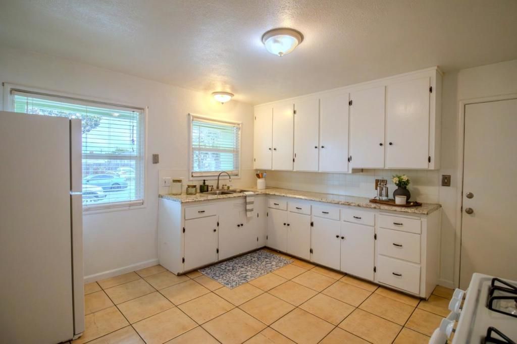 Image 8 of property listing at 111 Mayfair Drive, Salinas, CA 93905