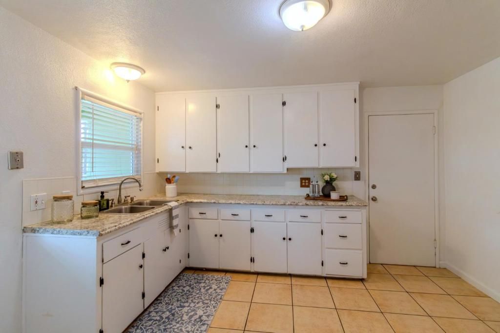 Image 9 of property listing at 111 Mayfair Drive, Salinas, CA 93905