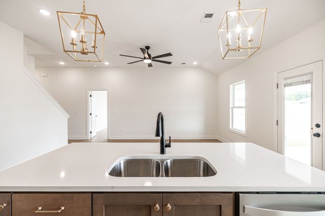 4202 Hereford Dr, Greenbrier, TN 37073