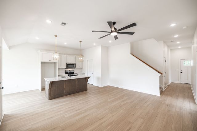 4202 Hereford Dr, Greenbrier, TN 37073