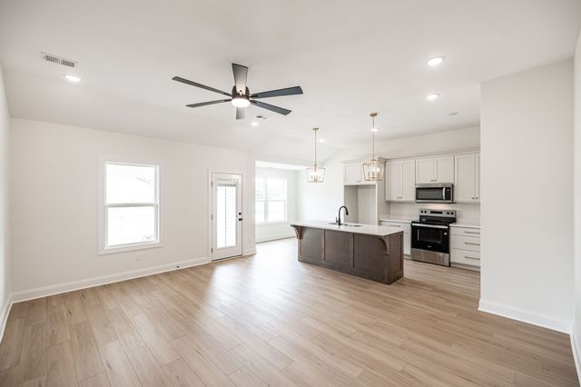 4202 Hereford Dr, Greenbrier, TN 37073