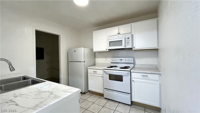 6750 Del Rey Avenue 123, Las Vegas, NV 89146