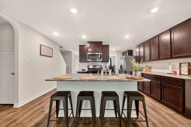 6527 Hoffman Pln, San Antonio, TX 78252