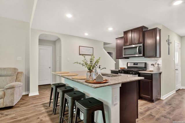 6527 Hoffman Pln, San Antonio, TX 78252