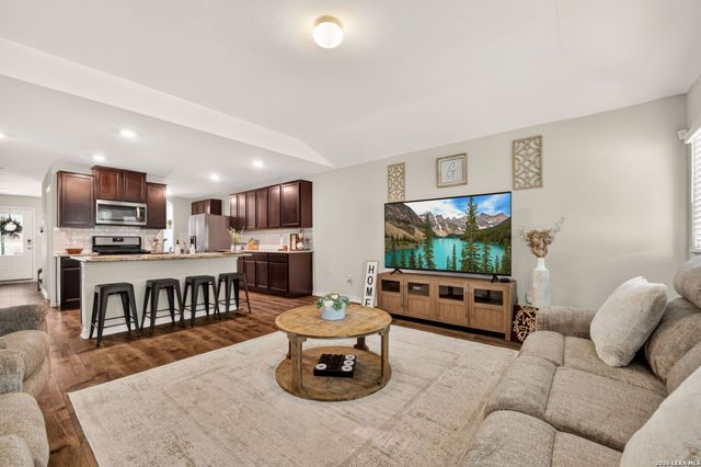 6527 Hoffman Pln, San Antonio, TX 78252