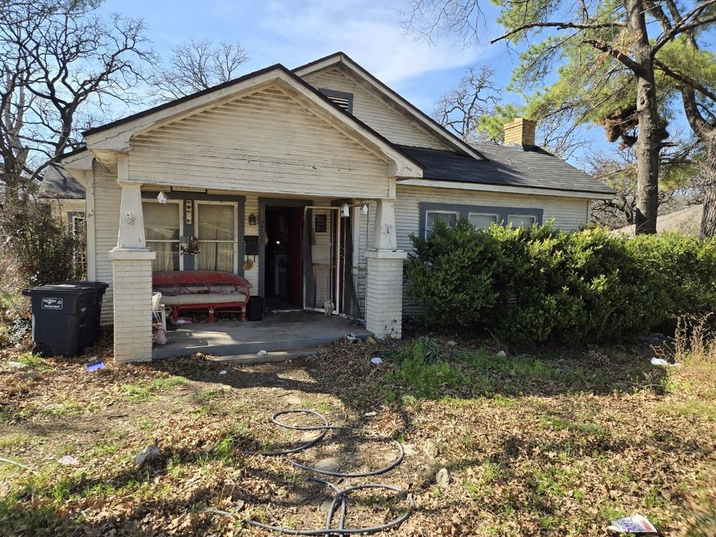 2708 Handley Drive, Fort Worth, TX 76112