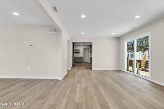 5 Buxton Court, Barnegat, NJ 08005