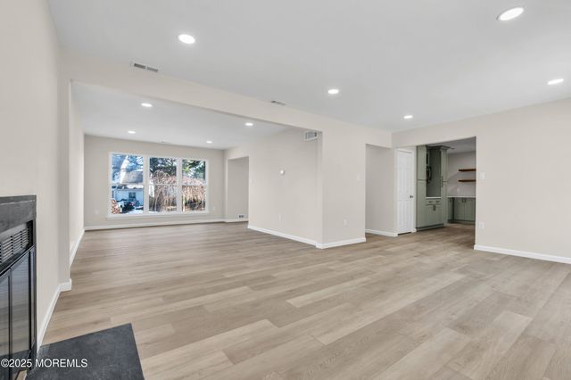 5 Buxton Court, Barnegat, NJ 08005