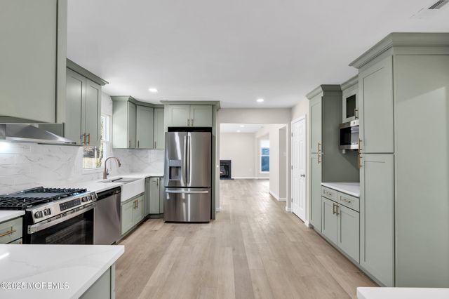 5 Buxton Court, Barnegat, NJ 08005