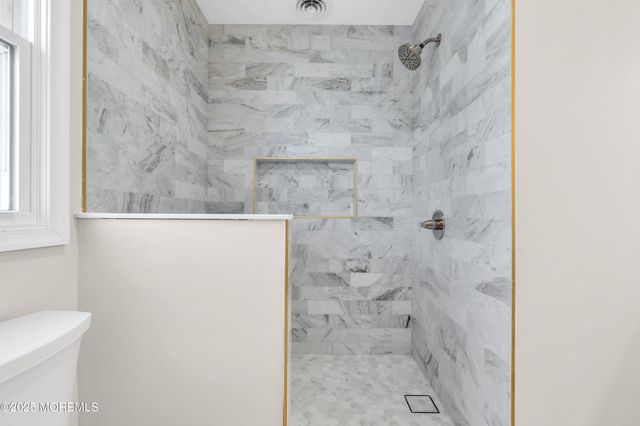 5 Buxton Court, Barnegat, NJ 08005