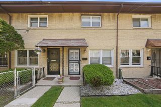 1140 E 81st Street F, Chicago, IL 60619