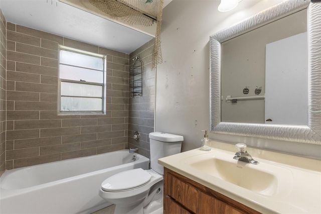 17635 MEADOWBRIDGE DRIVE, Lutz, FL 33549