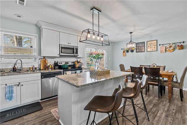 19 Old Church CIR, Portsmouth, VA 23703