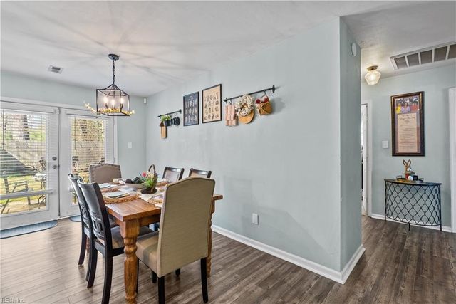 19 Old Church CIR, Portsmouth, VA 23703