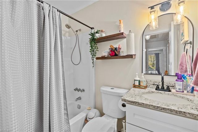 19 Old Church CIR, Portsmouth, VA 23703