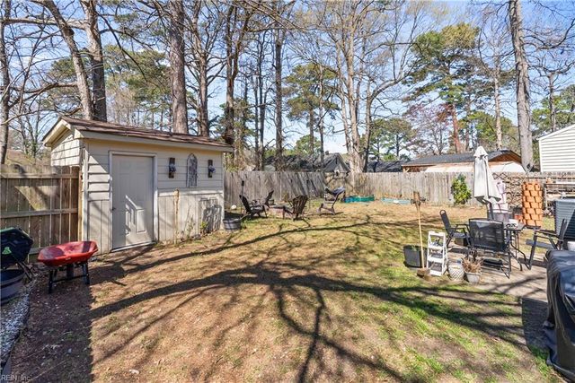 19 Old Church CIR, Portsmouth, VA 23703