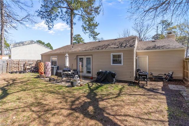 19 Old Church CIR, Portsmouth, VA 23703