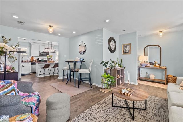 19 Old Church CIR, Portsmouth, VA 23703