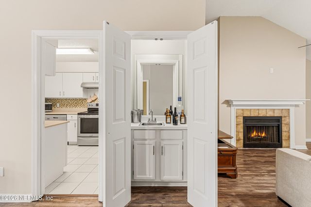 704 WOOD HILL Drive 704, Jacksonville, FL 32256