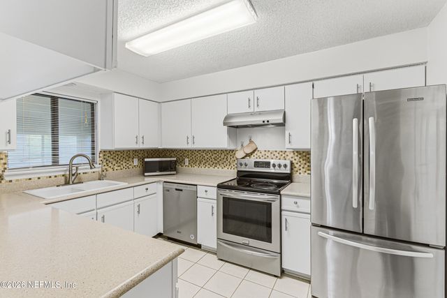 704 WOOD HILL Drive 704, Jacksonville, FL 32256