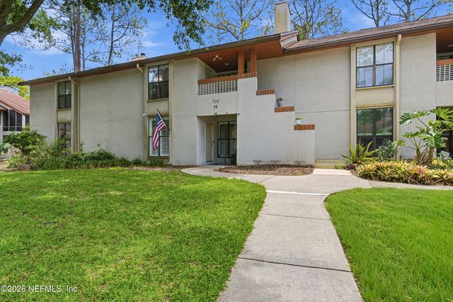 704 WOOD HILL Drive 704, Jacksonville, FL 32256