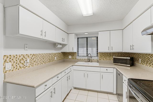 704 WOOD HILL Drive 704, Jacksonville, FL 32256