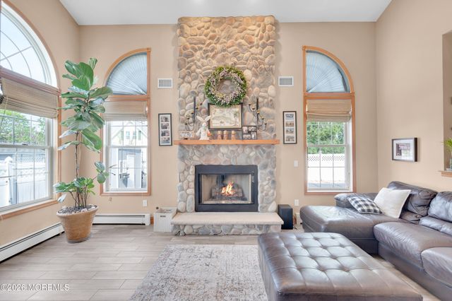 928 Seaman Avenue, Beachwood, NJ 08722