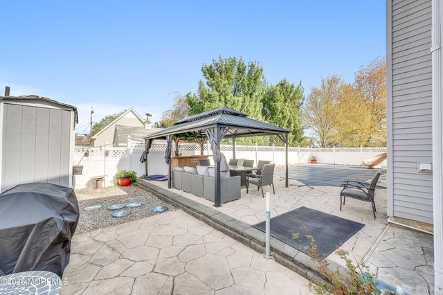 928 Seaman Avenue, Beachwood, NJ 08722