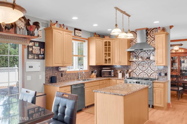 928 Seaman Avenue, Beachwood, NJ 08722