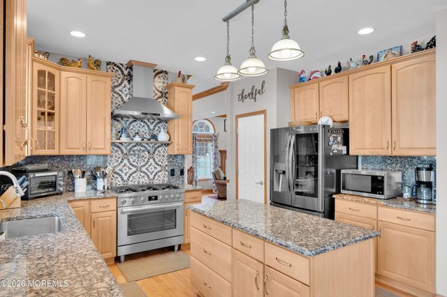 928 Seaman Avenue, Beachwood, NJ 08722